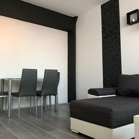Dave Apartman Szeged Buitenkant foto