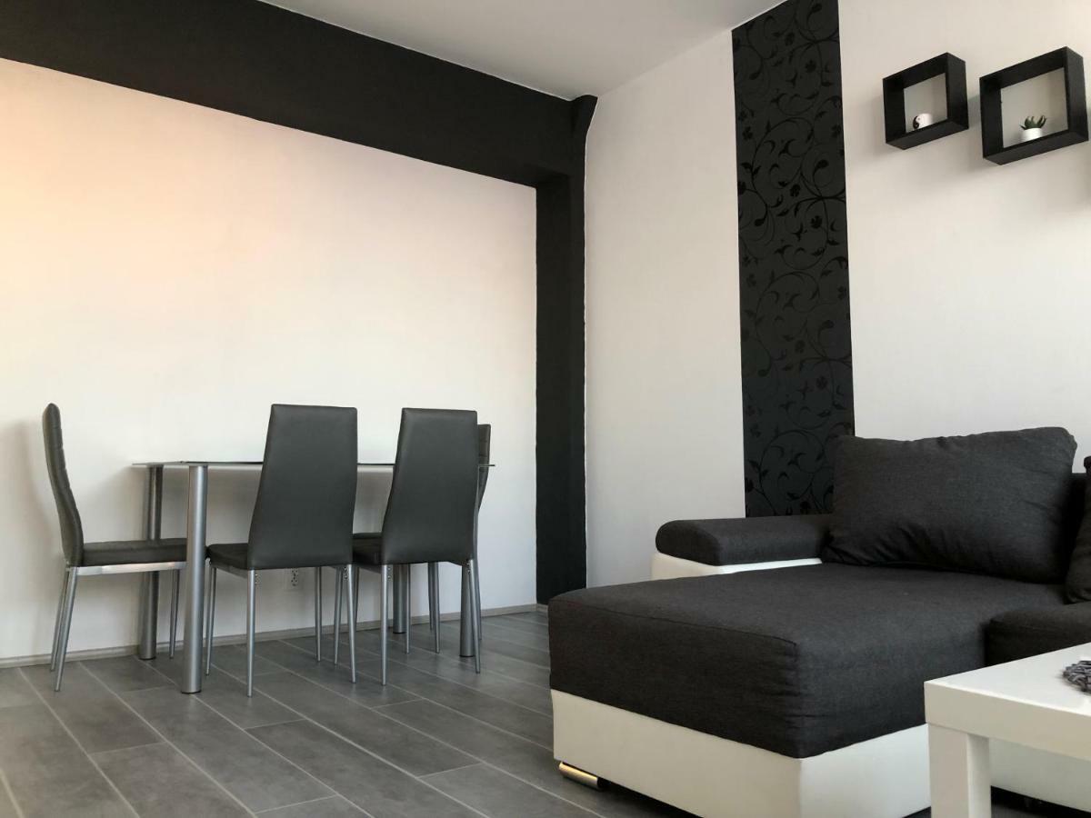 Dave Apartman Szeged Buitenkant foto