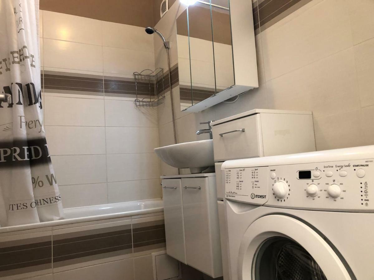 Dave Apartman Szeged Buitenkant foto